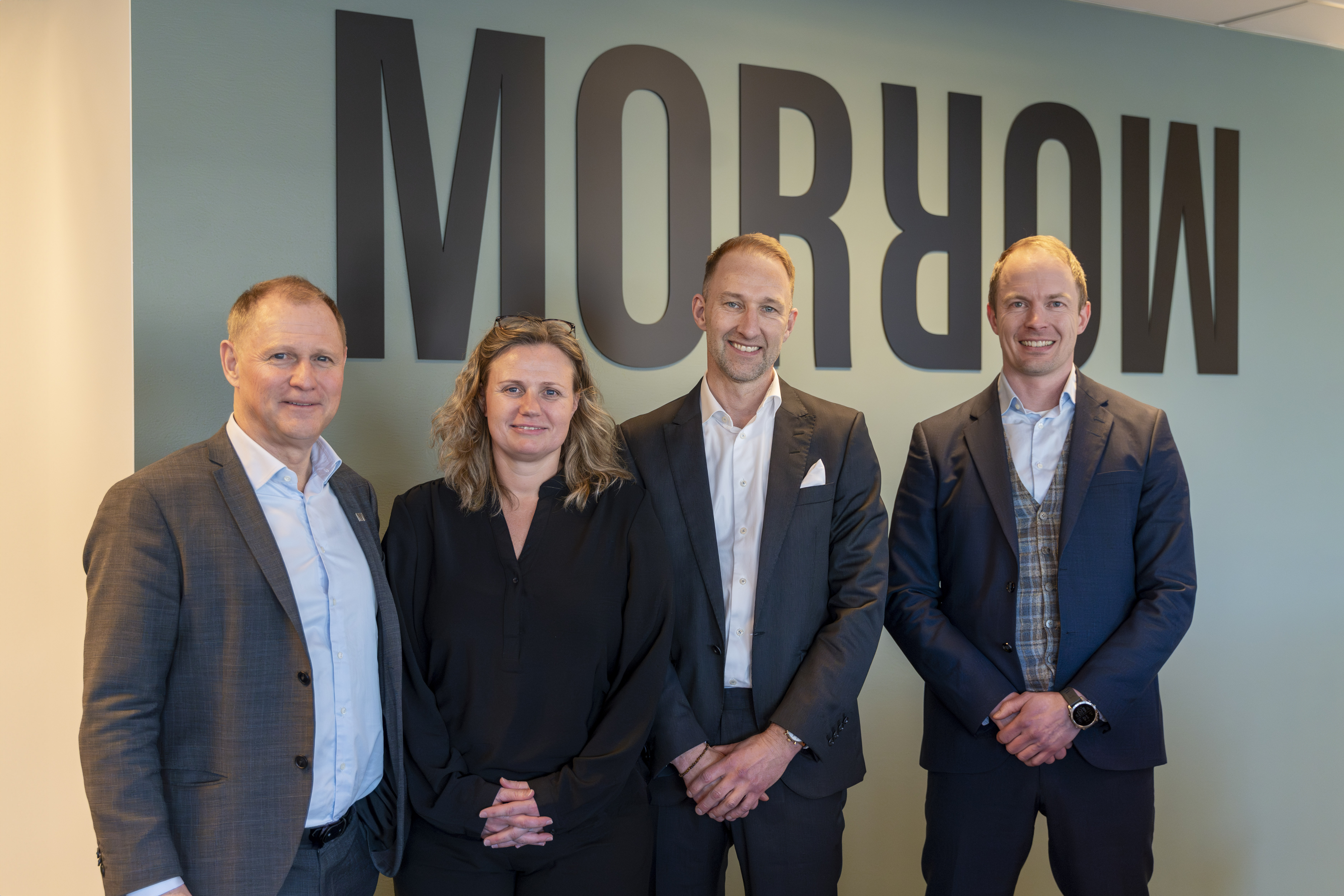 Lars Christian Bacher, Morrow’n toimitusjohtaja, Stina Torjesen, Morrow’n kestävän kehityksen johtaja, Christian Lian, COO Stena Recycling Norja, ja Marcus Martinsson, Stena Recycling -konsernin akkujen tuotealuepäällikkö.