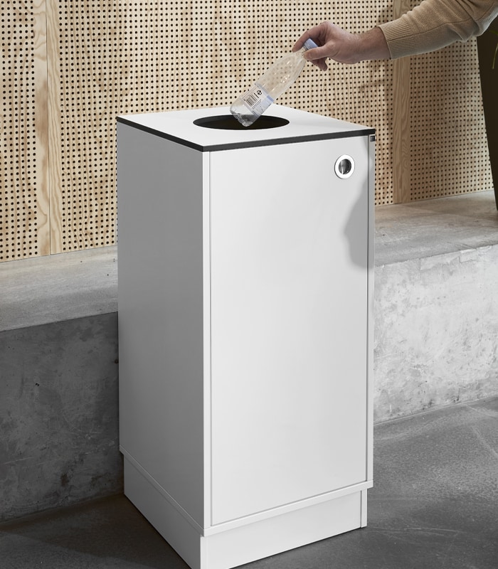 Affaldsbeholder på arbejdspladsen