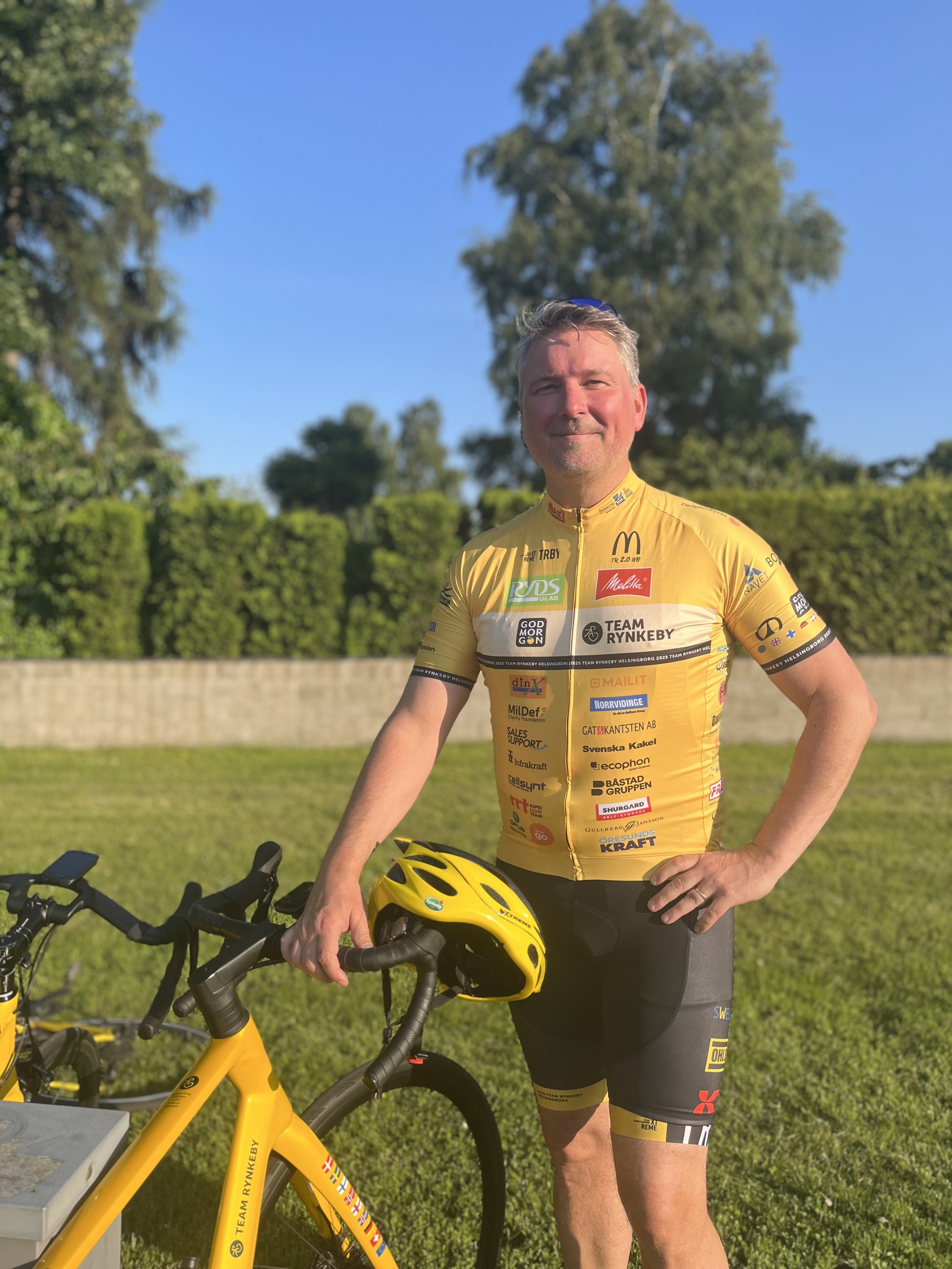 Mattias Lindell cyklar för team rynkeby