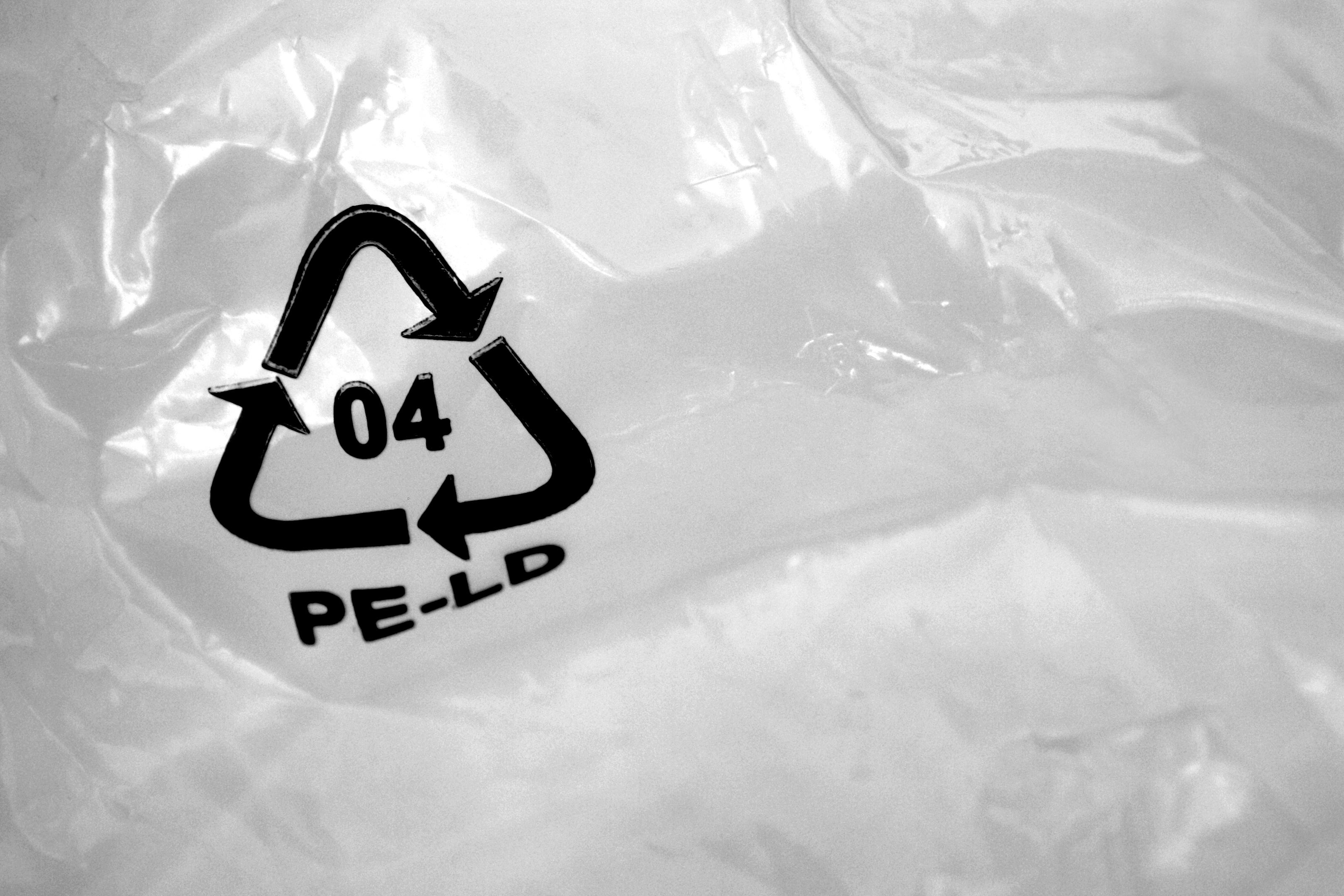 Muovin kierrätysmerkit ohjaavat lajittelua. PE-LD-muovin kierrätysmerkki on kierrätyskolmion sisällä oleva numero 04.