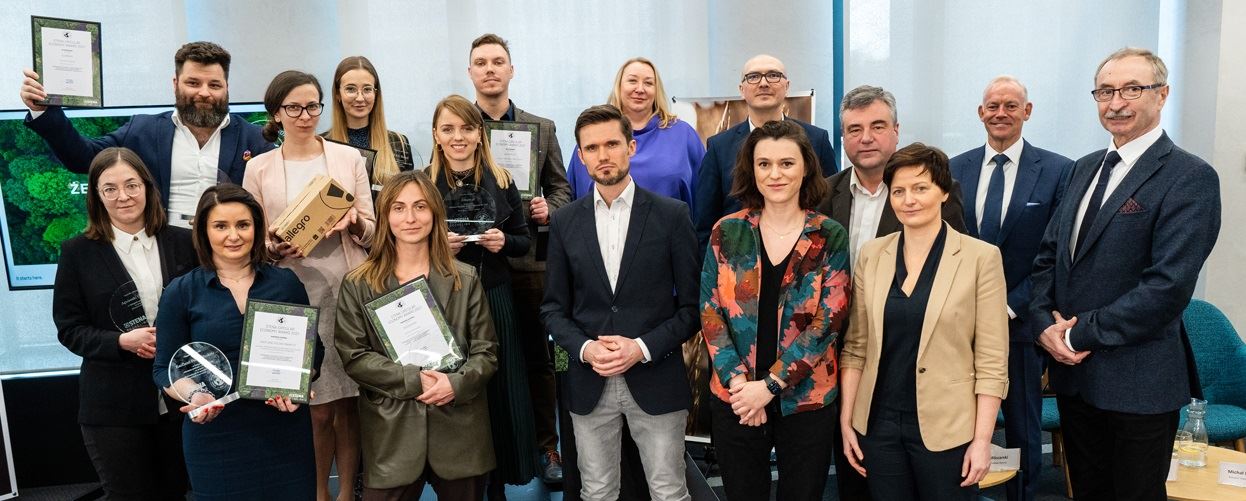 Na zdjęciu widać zwycięzców V edycji Stena Circular Economy Award oraz członków jury konkursu
