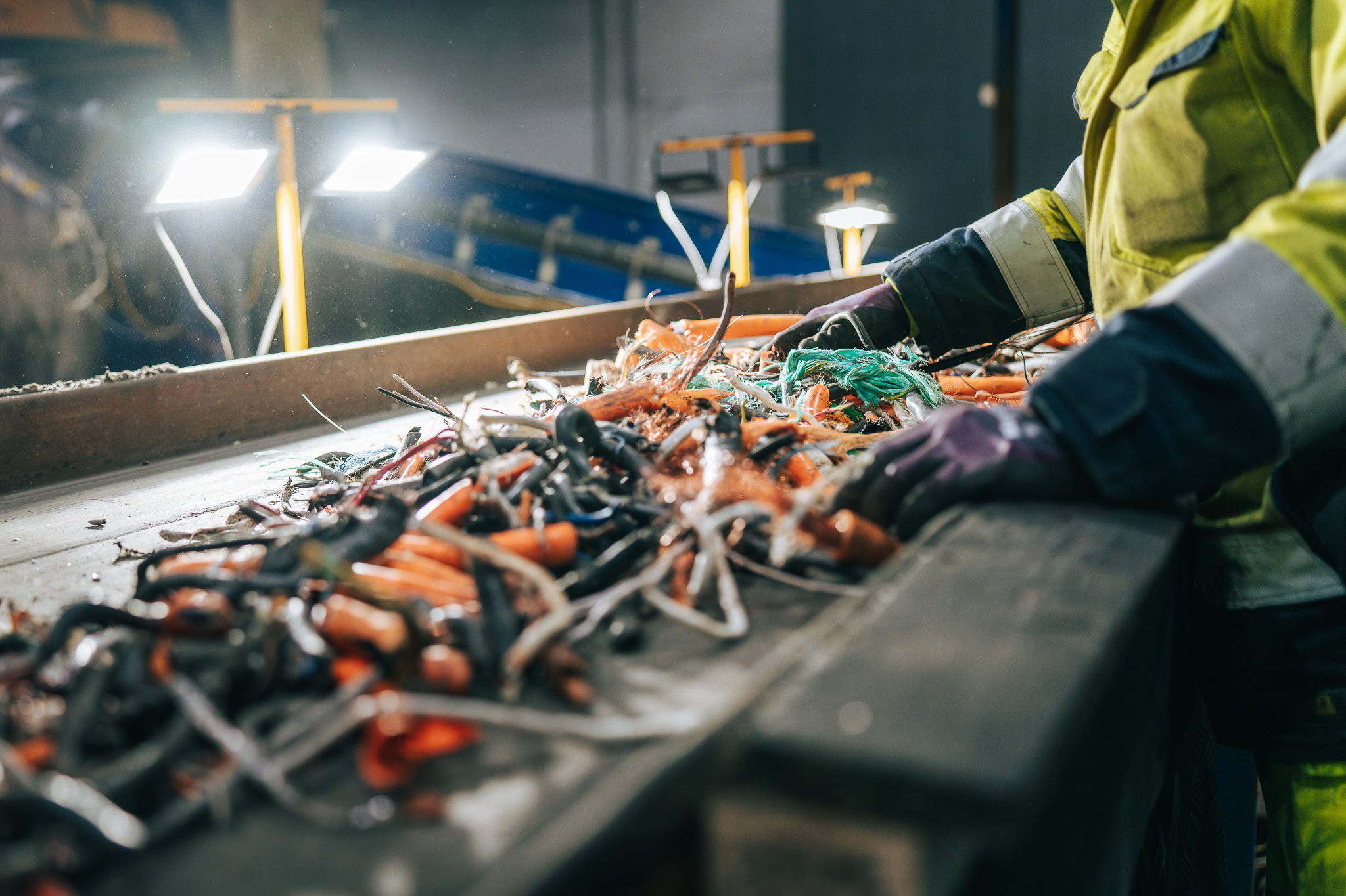 Handsortering avvikande material