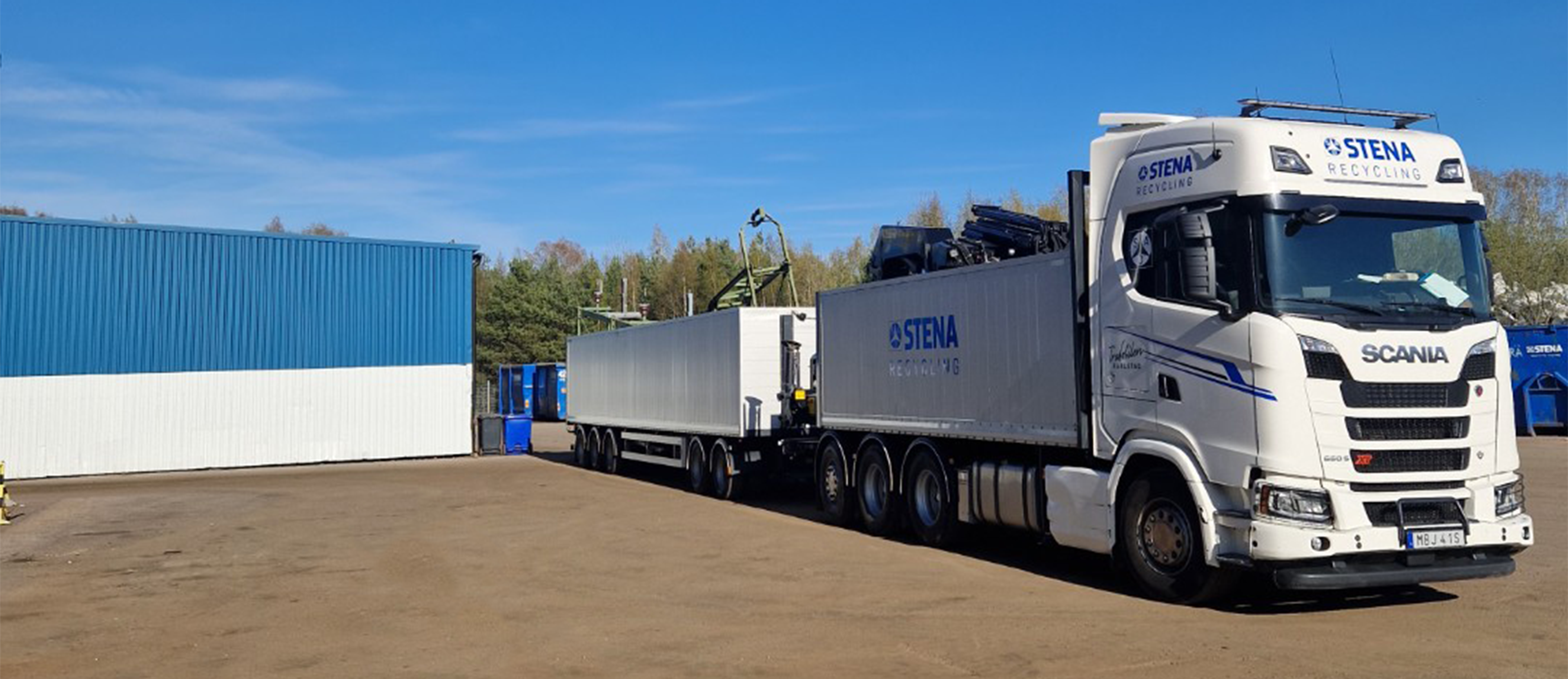 Stenabil som hämtar transformatorer