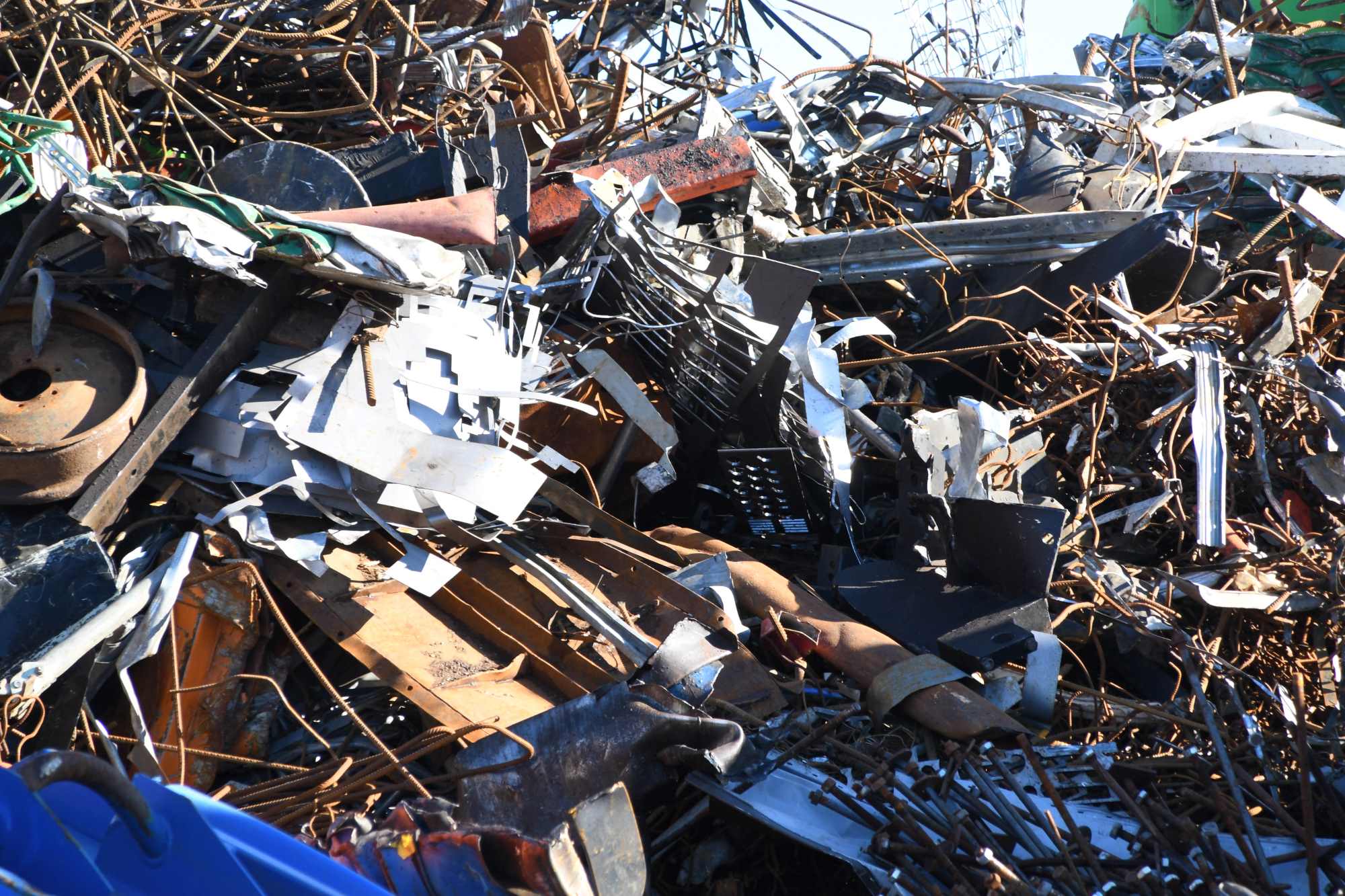 Kierrätykseen tulevaa rautaromua ja metalliromua