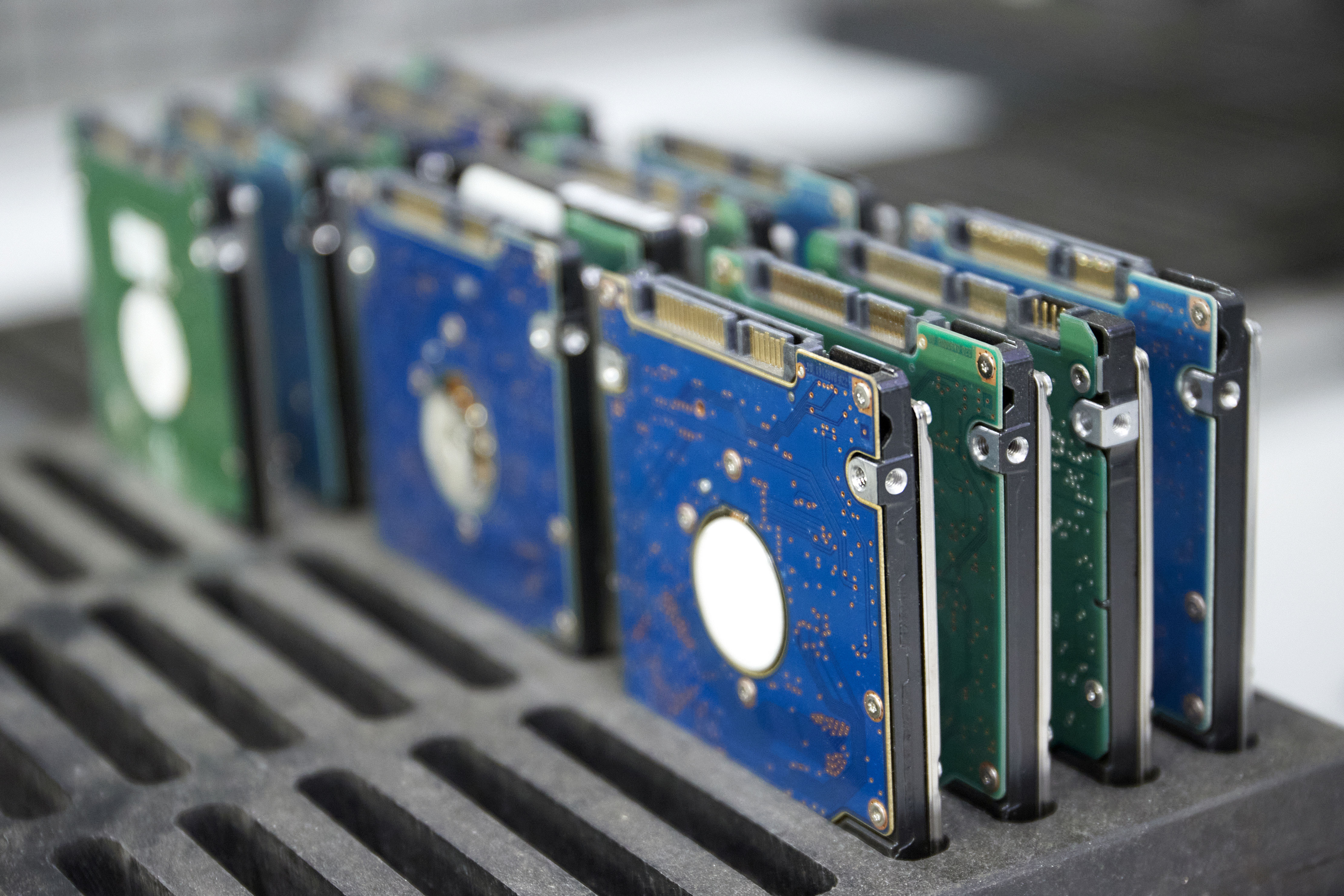 Elektroniikkaromumateriaalia menossa kierrätykseen.